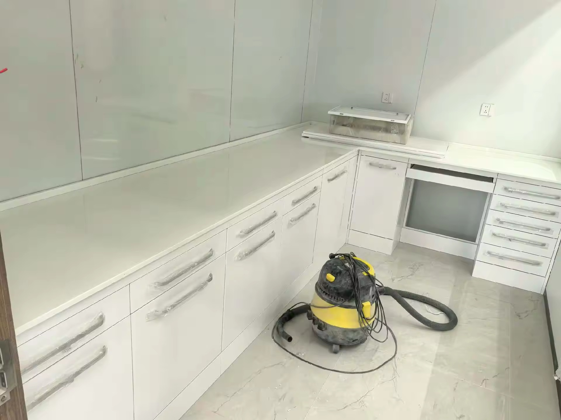 Laboratorium mebli szpitalnych – Medical Lab Furniture recenzja i cena